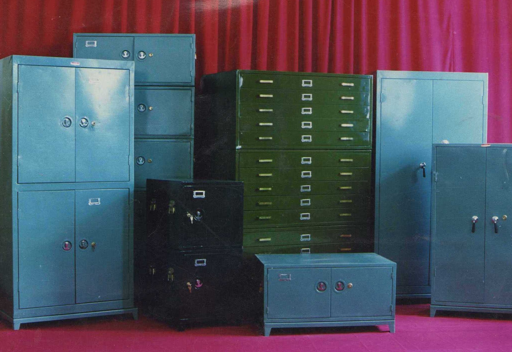 1983年開發的金屬資料柜系列產品